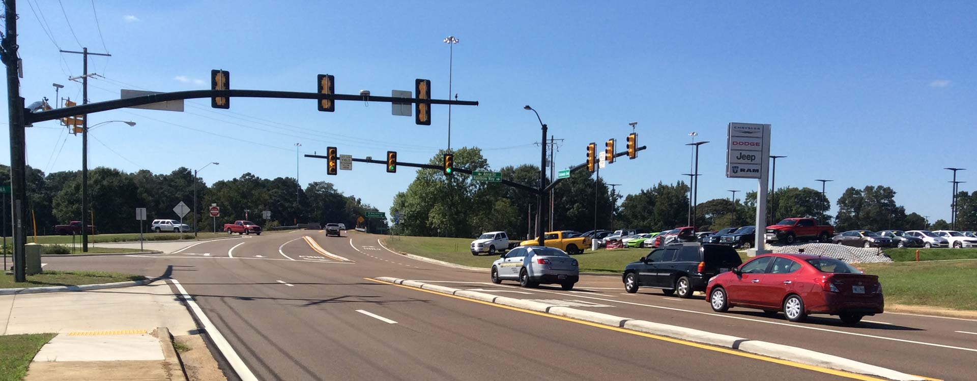 An intersection as seen from the sidewalk.